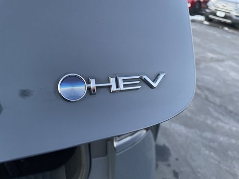 Used 2023 Toyota Prius XLE image 18