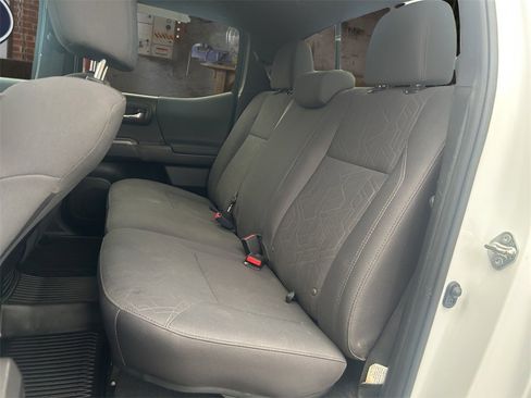 Used 2019 Toyota Tacoma TRD Off-Road image 12