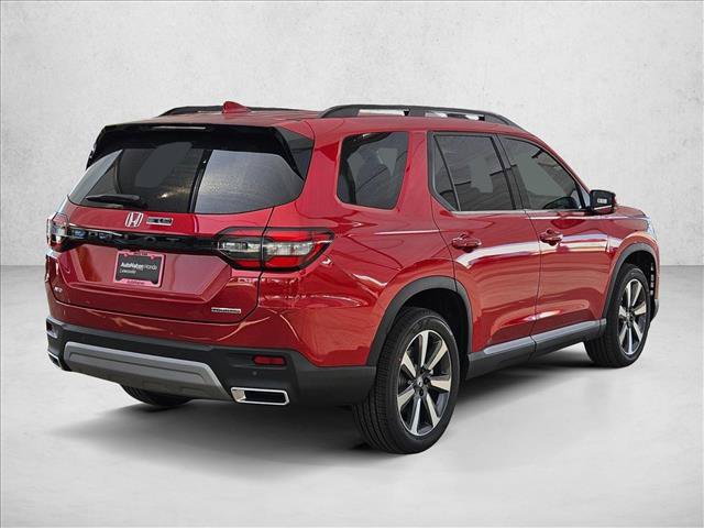Used 2025 Honda Pilot Touring image 2