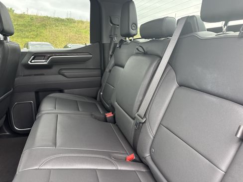 Used 2025 GMC Sierra 1500 SLT AWD/4WD image 3