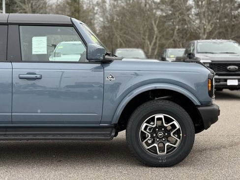 New 2025 Ford Bronco Outer Banks image 2