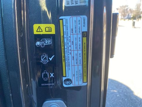 Used 2023 Jeep Gladiator Sport image 31