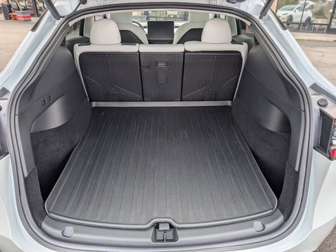 Used 2022 Tesla Model Y Long Range image 9