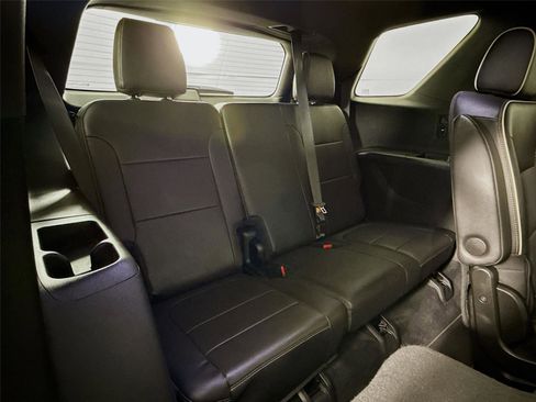 Used 2023 Chevrolet Traverse Premier w/ Redline Edition image 30