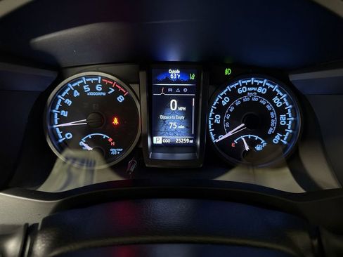 Used 2022 Toyota Tacoma TRD Sport image 12