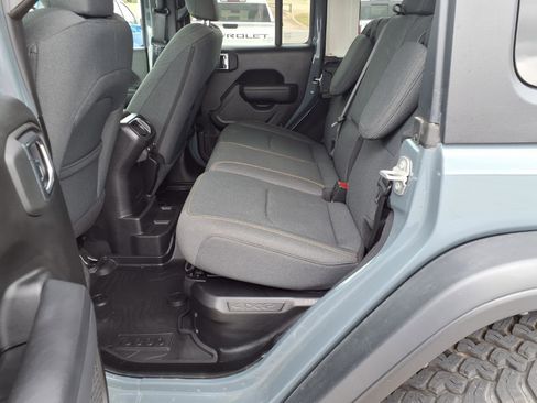 Used 2025 Jeep Wrangler Willys AWD/4WD image 16