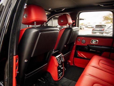 Used 2021 Rolls-Royce Cullinan image 38