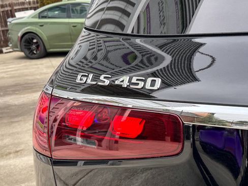 Used 2025 Mercedes-Benz GLS 450 4MATIC image 17