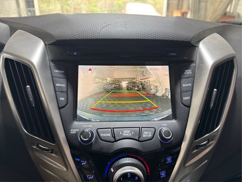 Used 2014 Hyundai Veloster w/ Technology Package 03 FWD image 28