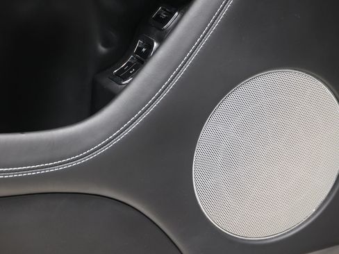 Used 2018 Bentley Bentayga Onyx Edition AWD/4WD image 13