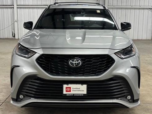 Certified 2023 Toyota Highlander XSE FWD image 2