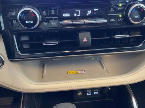 Used 2023 Toyota Highlander Limited AWD/4WD image 14
