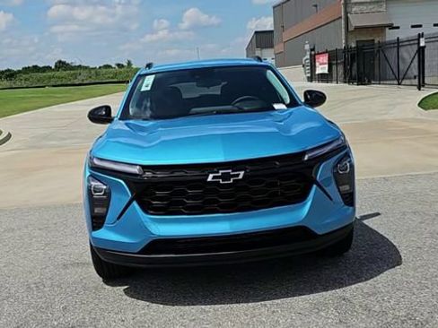 New 2026 Chevrolet Trax LT w/ Driver Confidence Package FWD image 3
