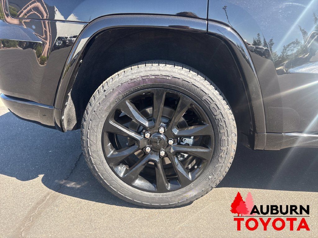 Used 2021 Jeep Grand Cherokee Laredo X AWD/4WD image 25