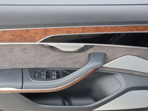 Used 2021 Audi A8 L 4.0T w/ Executive Plus Package image 33