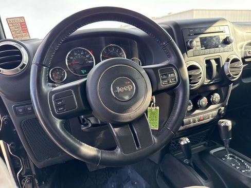 Used 2018 Jeep Wrangler Rubicon w/ Power Convenience Group image 18