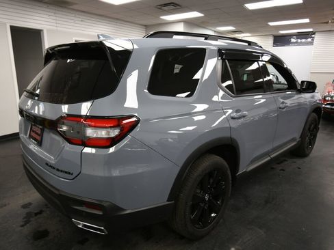 Used 2025 Honda Pilot Black Edition image 7