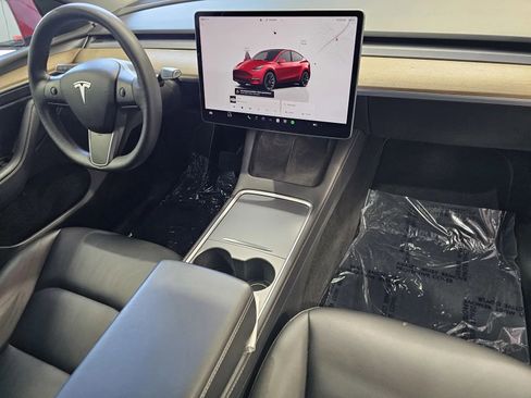 Used 2022 Tesla Model Y Long Range AWD/4WD image 5