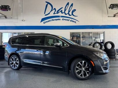 Used 2017 Chrysler Pacifica Limited w/ Tire & Wheel Group