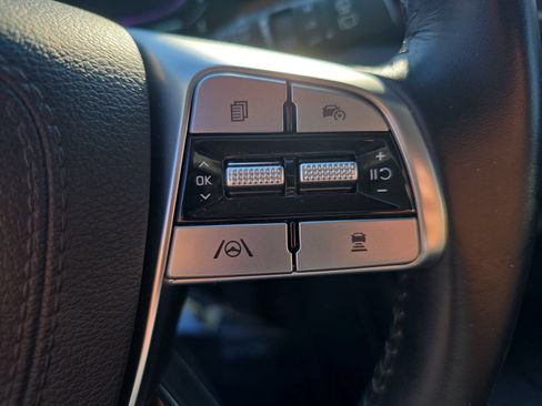 Used 2024 Kia Telluride EX w/ EX Captain's Chair Package FWD image 19