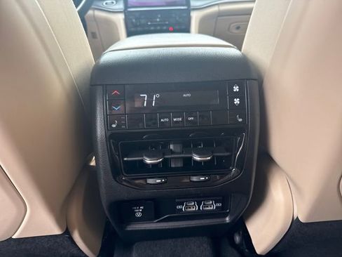 Used 2021 Jeep Grand Cherokee L Limited image 28