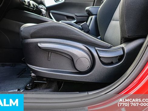 Used 2025 Kia Soul LX w/ LX Technology Package image 25