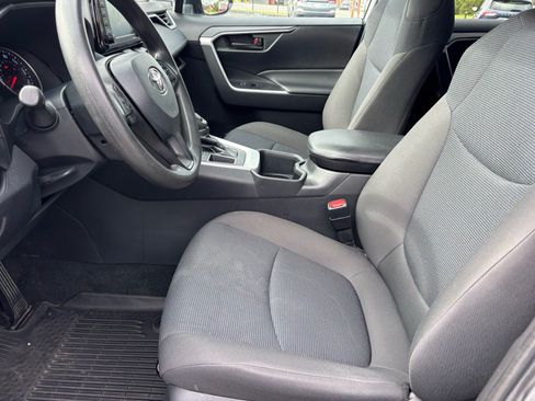 Used 2022 Toyota RAV4 LE FWD image 8