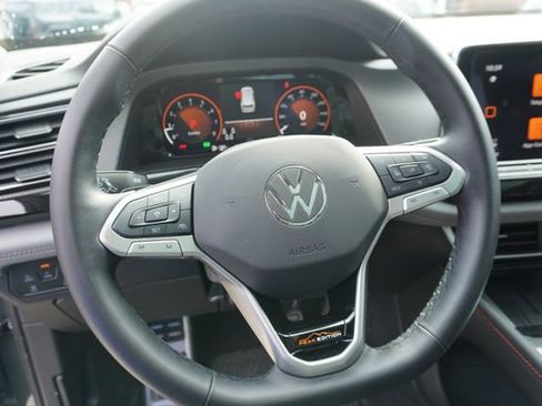 Used 2025 Volkswagen Atlas Peak Edition SE image 14