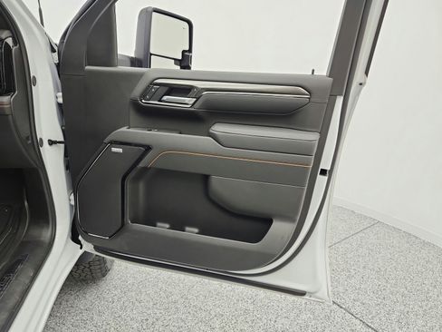 Used 2025 GMC Sierra 2500 AT4 image 20