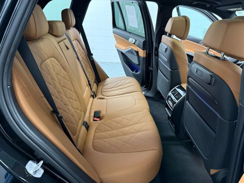 Used 2024 BMW X5 xDrive40i AWD/4WD image 16