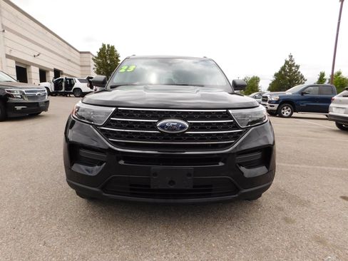 Used 2023 Ford Explorer XLT AWD/4WD image 3