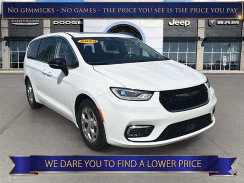 Used 2024 Chrysler Pacifica Limited FWD image 1