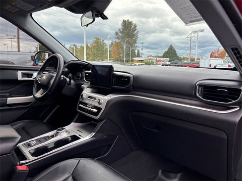Used 2021 Ford Explorer XLT w/ Equipment Group 202A image 40
