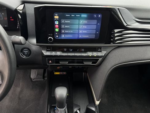 Used 2025 Toyota Camry LE image 17