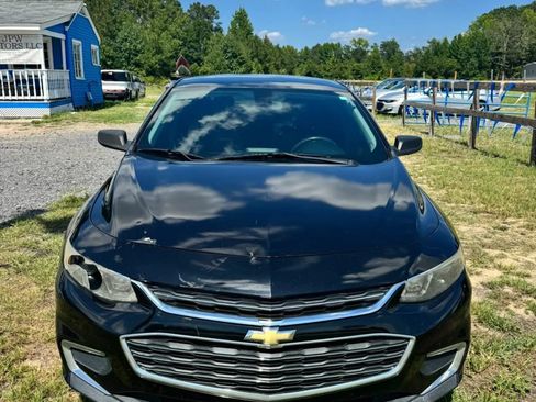 Used 2017 Chevrolet Malibu LS w/ LPO, Convenience Package 1 FWD image 3