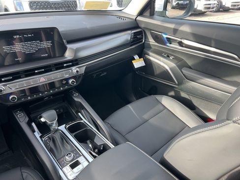 New 2025 Kia Telluride S image 12