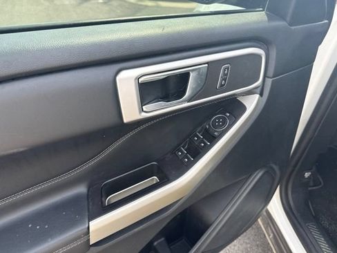 Used 2021 Ford Explorer XLT w/ Equipment Group 202A AWD/4WD image 9