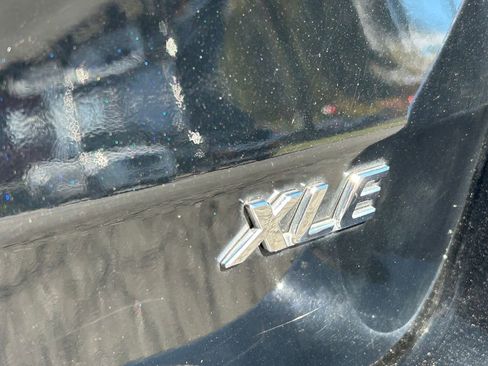 Used 2017 Toyota Sienna XLE image 12