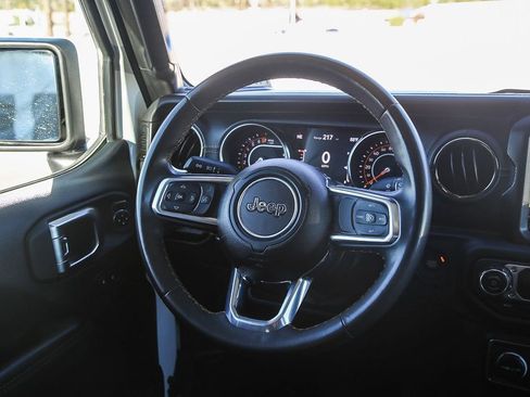 Used 2023 Jeep Gladiator Overland image 16