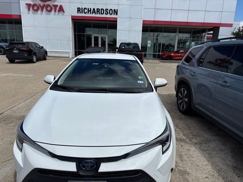Used 2024 Toyota Corolla LE FWD image 1