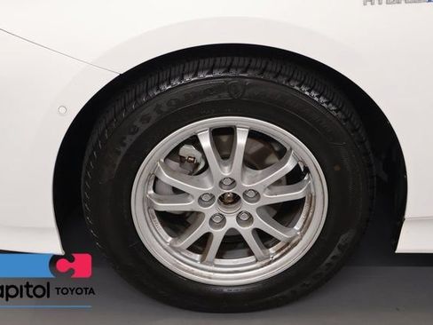 Certified 2022 Toyota Prius LE FWD image 8