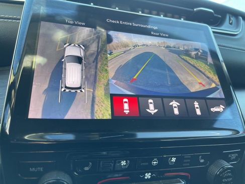 Used 2023 Jeep Grand Cherokee L Limited w/ Luxury Tech Group II image 15