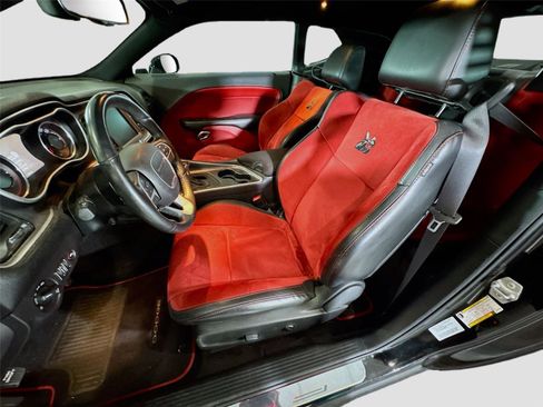 Used 2016 Dodge Challenger R/T Scat Pack RWD image 10