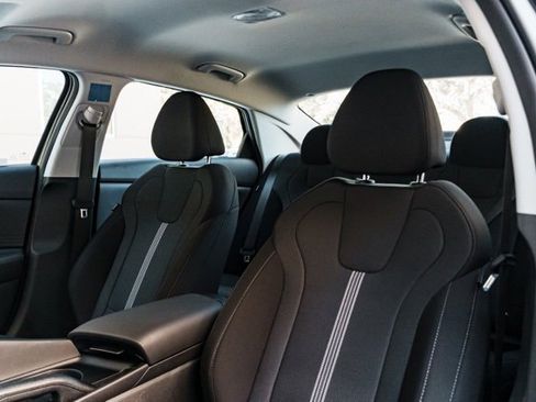 New 2026 Hyundai Elantra SE image 9