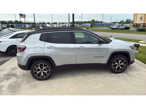 Used 2025 Jeep Compass Limited AWD/4WD image 6