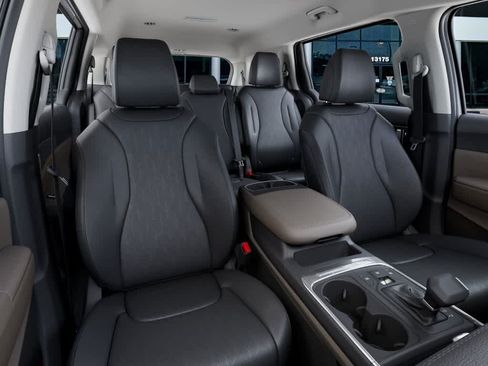 New 2026 Kia Carnival FWD image 15