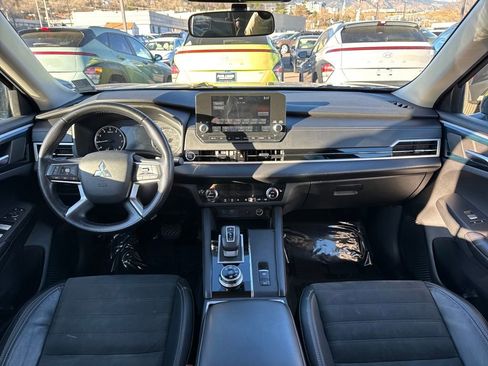 Used 2022 Mitsubishi Outlander SE image 36