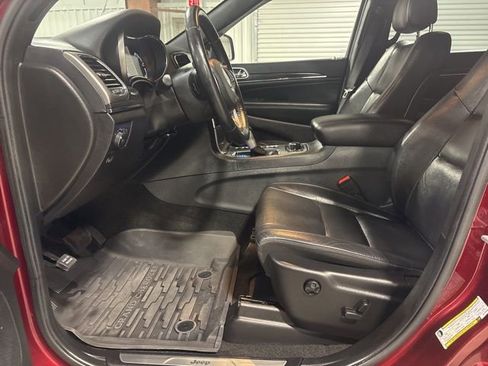 Used 2022 Jeep Grand Cherokee Limited image 16