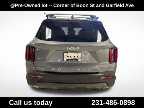 Used 2022 Kia Sorento S w/ Panoramic Sunroof Package AWD/4WD image 5