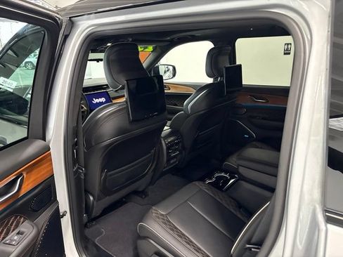 Used 2025 Jeep Grand Cherokee L Summit AWD/4WD image 22